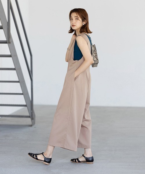 GeeRA（ジーラ）の「Vネックワイドサロペット（サロペット/オーバーオール・レディース・ライトベージュ/ブラック/ブルー系その他・LARGE/X-LARGE/MEDIUM）」の10枚目の写真