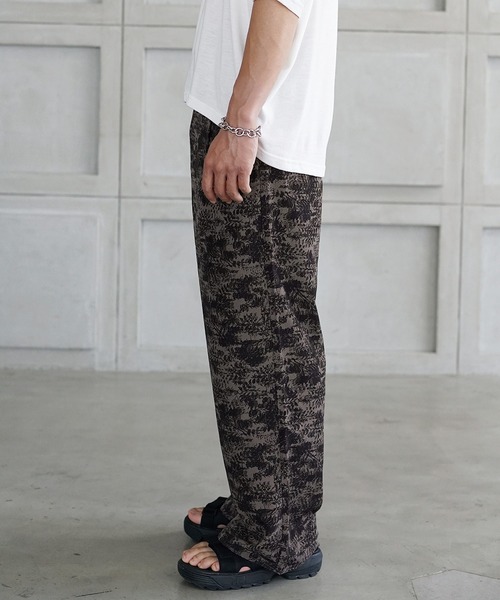 MinoriTY（マイノリティ）の「【MinoriTY】さらさら素材ボタニカル柄ワイドパンツ ワイドスラックス 柄パンツ メンズ（その他パンツ・メンズ・ブラウン/グリーン・M/L）」の8枚目の写真