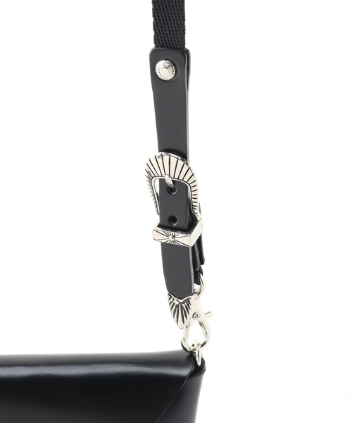 TOGA PULLA(トーガ プルラ)の「【TOGA PULLA/トーガプルラ】 Leather shoulder pouch:ショルダーバッグ(ショルダーバッグ・レディース・ブラック・FREE)」の13枚目の写真