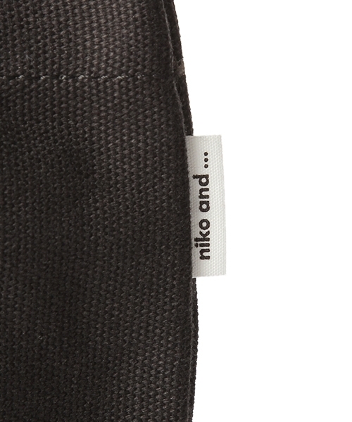 niko and...（ニコアンド）の「オリジナルニコロゴトートBAG M（トートバッグ・レディース・ブラック/ホワイト/ブルー・0）」の18枚目の写真