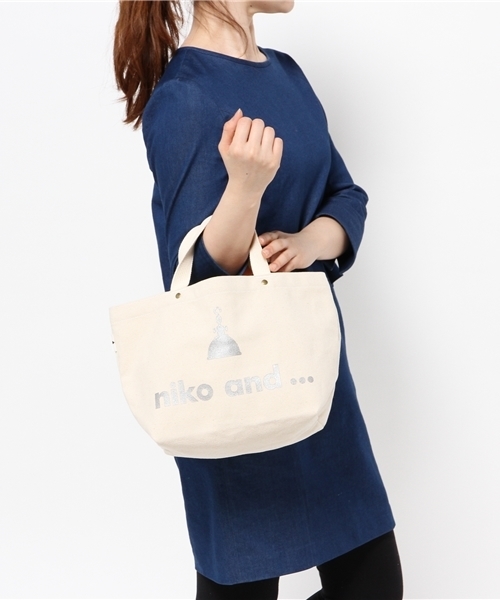 niko and...（ニコアンド）の「オリジナルニコロゴトートBAG M（トートバッグ・レディース・ブラック/ホワイト/ブルー・0）」の12枚目の写真