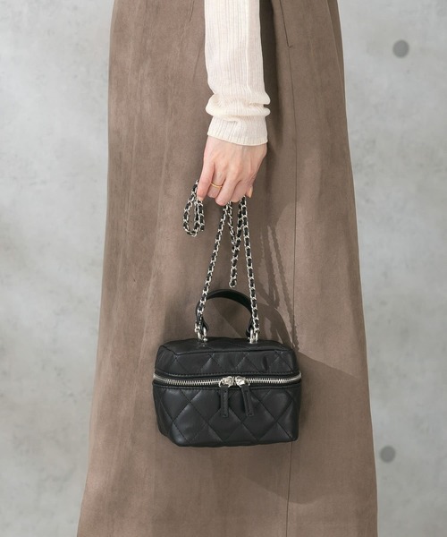 URBAN RESEARCH ROSSO WOMEN(アーバンリサーチ ロッソ)の「キルティングバニティポシェット(ショルダーバッグ・レディース・ブラック/ラベンダー/ホワイト・-)」の5枚目の写真