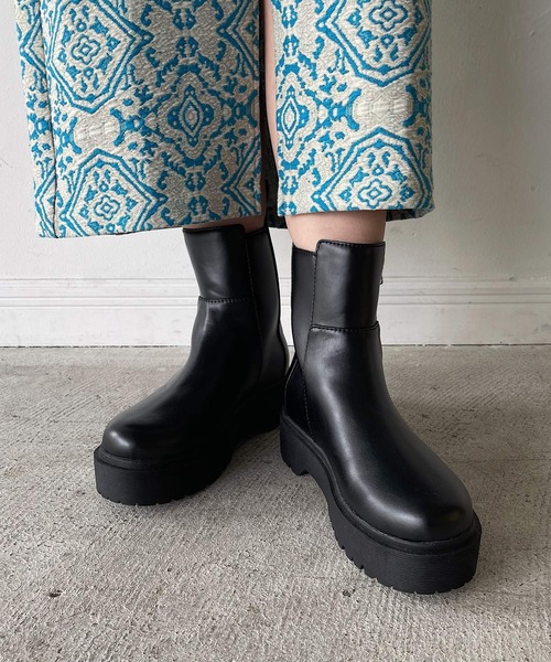 PAGEBOY(ページボーイ)の「ZIPプラットフォームブーツ(ブーツ・レディース・ブラック/オフホワイト・M/L)」の3枚目の写真