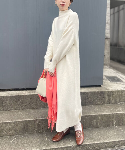 NOLLEY’S（ノーリーズ）の「◇【WEB限定】HAMILTON ハイネックニットワンピース（ワンピース・レディース・チャコールグレー/ライトグレー/オフホワイト/グレイッシュベージュ・38）」の2枚目の写真