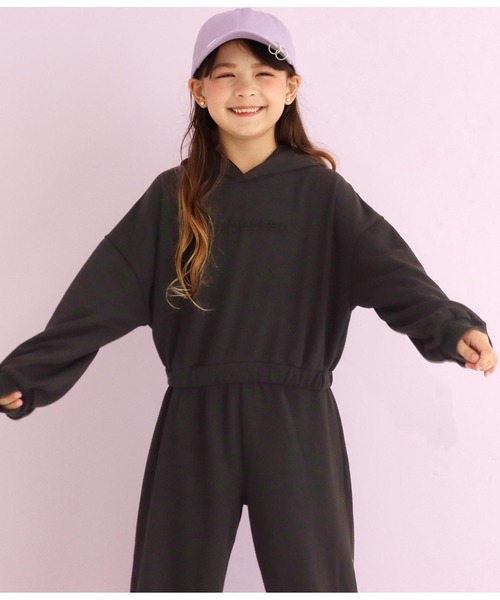 ANAP kids(アナップキッズ)の「エンボスロゴフーディー+ジョガーパンツ セットアップ(スウェット・キッズ・ブラック/ライトグレー/モスグリーン・100cm/110cm/120cm/130cm)」の4枚目の写真