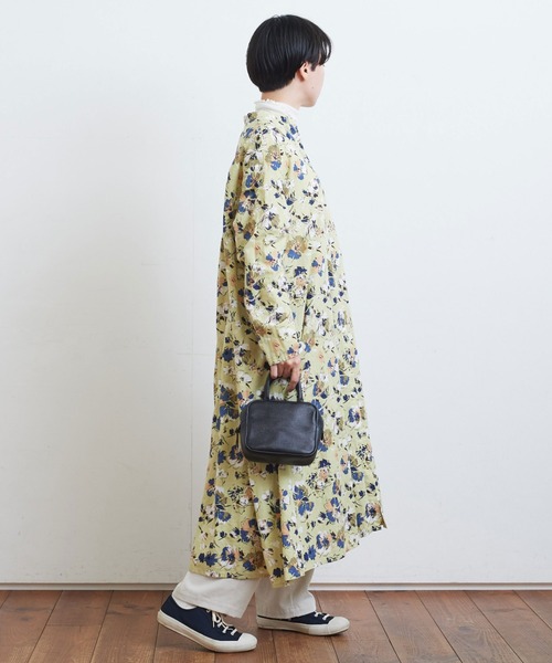 yuni（ユニ ）の「○フラワープリントスキッパーワンピース