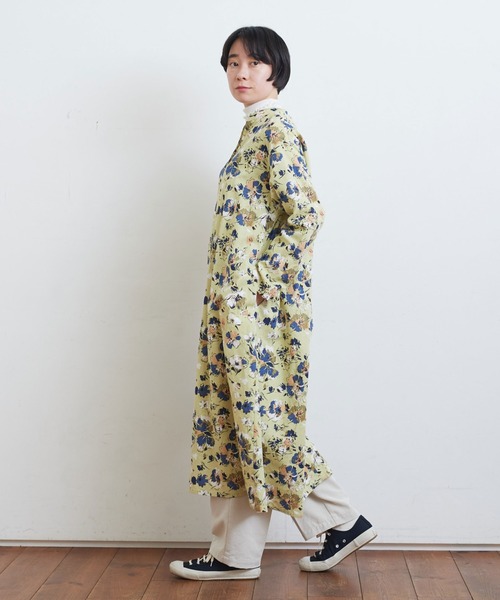 yuni（ユニ ）の「○フラワープリントスキッパーワンピース