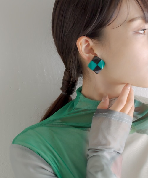 MARION GODART（マリオンゴダール）の「【MARION GODART（マリオンゴダール）】チェッカーイヤリング（イヤリング・レディース・レッド/グリーン/オレンジ/ブラック・FREE）」の3枚目の写真