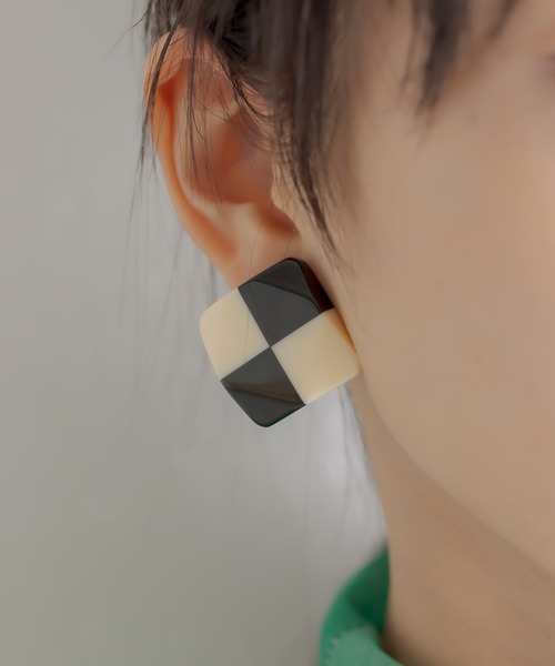 MARION GODART（マリオンゴダール）の「【MARION GODART（マリオンゴダール）】チェッカーイヤリング（イヤリング・レディース・レッド/グリーン/オレンジ/ブラック・FREE）」の7枚目の写真