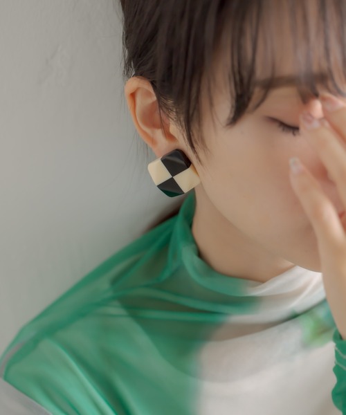 MARION GODART（マリオンゴダール）の「【MARION GODART（マリオンゴダール）】チェッカーイヤリング（イヤリング・レディース・レッド/グリーン/オレンジ/ブラック・FREE）」の10枚目の写真