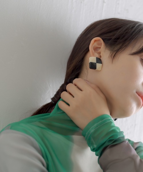 MARION GODART（マリオンゴダール）の「【MARION GODART（マリオンゴダール）】チェッカーイヤリング（イヤリング・レディース・レッド/グリーン/オレンジ/ブラック・FREE）」の13枚目の写真