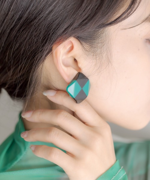 MARION GODART（マリオンゴダール）の「【MARION GODART（マリオンゴダール）】チェッカーイヤリング（イヤリング・レディース・レッド/グリーン/オレンジ/ブラック・FREE）」の17枚目の写真