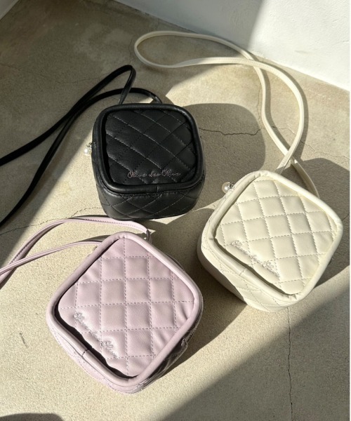 OLIVE des OLIVE（オリーブデオリーブ）の「キルティングマイクロミニショルダー（ショルダーバッグ・レディース・パープル/ブラック/アイボリー・FREE）」の4枚目の写真