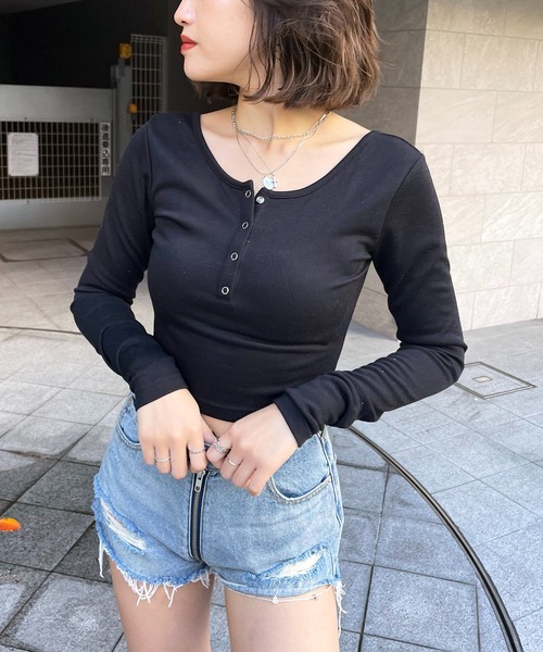 SPIRALGIRL（スパイラルガール）の「バックオープンヘンリーネックリブトップス（Tシャツ/カットソー・レディース・ブルー/イエロー/ブラック・FREE）」の2枚目の写真