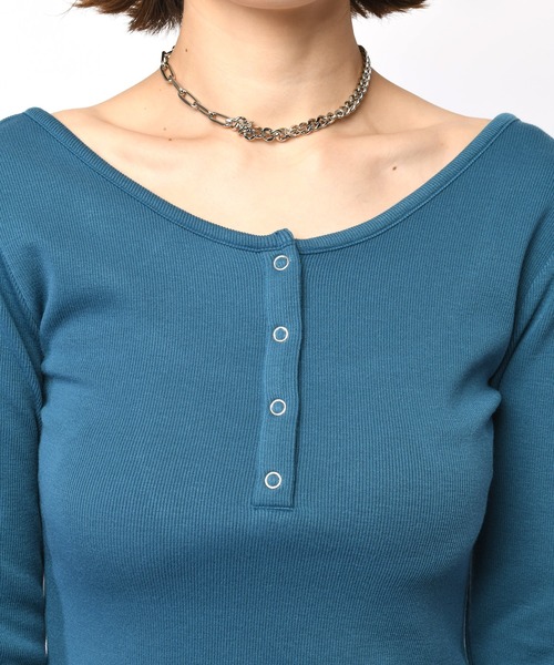 SPIRALGIRL（スパイラルガール）の「バックオープンヘンリーネックリブトップス（Tシャツ/カットソー・レディース・ブルー/イエロー/ブラック・FREE）」の5枚目の写真