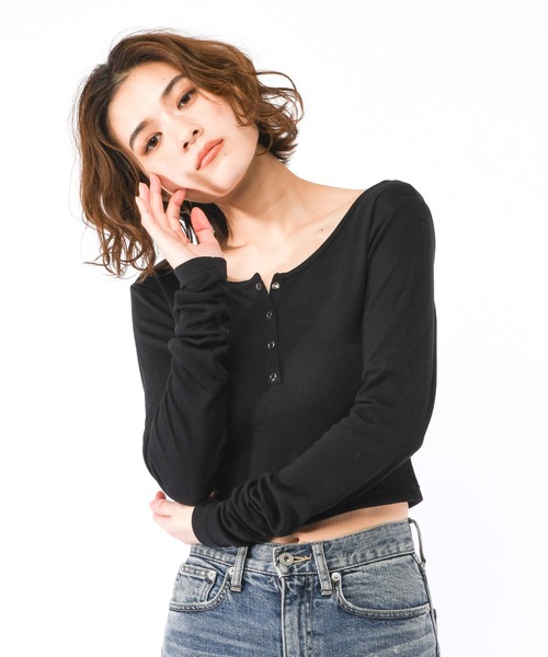 SPIRALGIRL（スパイラルガール）の「バックオープンヘンリーネックリブトップス（Tシャツ/カットソー・レディース・ブルー/イエロー/ブラック・FREE）」の11枚目の写真