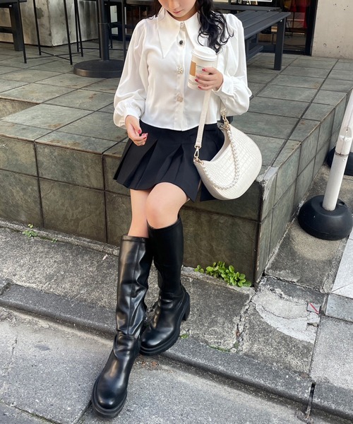 one after another NICE CLAUP(ワンアフターアナザーナイスクラップ)の「アソートボタン三角襟ブラウス 2023SS(シャツ/ブラウス・レディース・ベージュ/オフホワイト/ブラック系その他・FREE)」の4枚目の写真