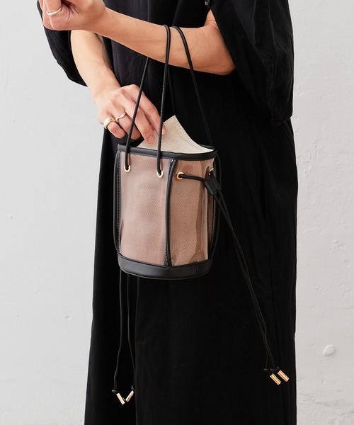 cache cache(カシュ カシュ)の「ビニールキャンバス ミニ巾着バッグ(トートバッグ・レディース・キャメル/ブラック/ホワイト・フリー)」の14枚目の写真