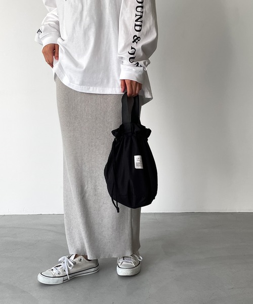 CANAL JEAN（キャナルジーン）の「1975 TOKYO　ドローストリングミニバッグ（ハンドバッグ・レディース・オフホワイト/ブラック・ONE SIZE）」の6枚目の写真