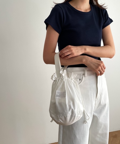 CANAL JEAN（キャナルジーン）の「1975 TOKYO　ドローストリングミニバッグ（ハンドバッグ・レディース・オフホワイト/ブラック・ONE SIZE）」の14枚目の写真