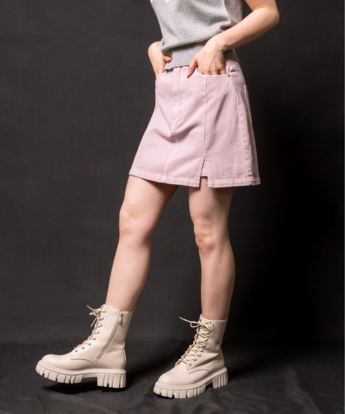 OLIVE des OLIVE（オリーブデオリーブ）の「スリットデニムミニスカート　1032010020（スカート・レディース・ブラック/サックスブルー/ピンク/スミクロ・FREE）」の2枚目の写真