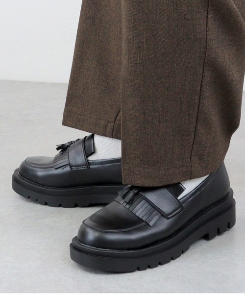 LibertyDoll(リバティードール)の「Liberty doll / 厚底 トラックソール ローファー (3052)(3053)(3054)(ローファー・レディース・ブラック/ブラック系その他/アイボリー/ダークブラウン/ブラック系その他2/アイボリー系2/ダークブラウン系2/ブラック系2/ダークブラウン系3/ブラック系その他3/アイボリー系3/ブラック系3・S/M/L/LL/XXL/40/41/42/43/44)」の6枚目の写真