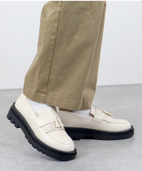 LibertyDoll(リバティードール)の「Liberty doll / 厚底 トラックソール ローファー (3052)(3053)(3054)(ローファー・レディース・ブラック/ブラック系その他/アイボリー/ダークブラウン/ブラック系その他2/アイボリー系2/ダークブラウン系2/ブラック系2/ダークブラウン系3/ブラック系その他3/アイボリー系3/ブラック系3・S/M/L/LL/XXL/40/41/42/43/44)」の11枚目の写真