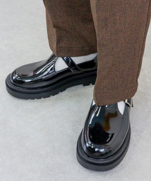 LibertyDoll(リバティードール)の「Liberty doll / 厚底 トラックソール ローファー (3052)(3053)(3054)(ローファー・レディース・ブラック/ブラック系その他/アイボリー/ダークブラウン/ブラック系その他2/アイボリー系2/ダークブラウン系2/ブラック系2/ダークブラウン系3/ブラック系その他3/アイボリー系3/ブラック系3・S/M/L/LL/XXL/40/41/42/43/44)」の1枚目の写真