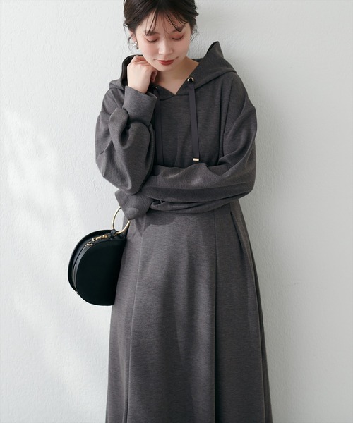 natural couture(ナチュラルクチュール)の「ハイウエストダンボールフード付きワンピース(ワンピース・レディース・ブルー/ミント/ブラック/チャコールグレー/ベージュ・FREE)」の22枚目の写真