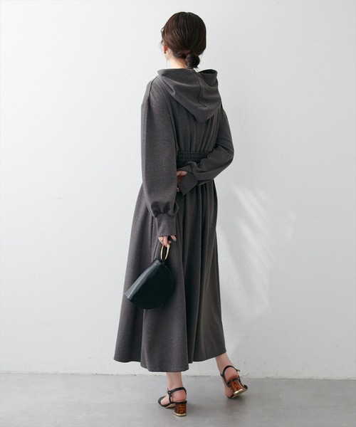 natural couture(ナチュラルクチュール)の「ハイウエストダンボールフード付きワンピース(ワンピース・レディース・ブルー/ミント/ブラック/チャコールグレー/ベージュ・FREE)」の21枚目の写真