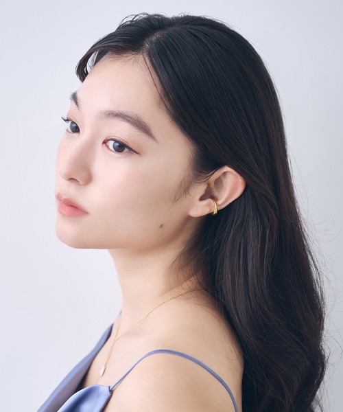 Phoebe（フィービィー）の「【金属アレルギー対応】アーティーラインイヤーカフ/サージカルステンレス（イヤーカフ・レディース・イエローゴールド・FREE）」の4枚目の写真