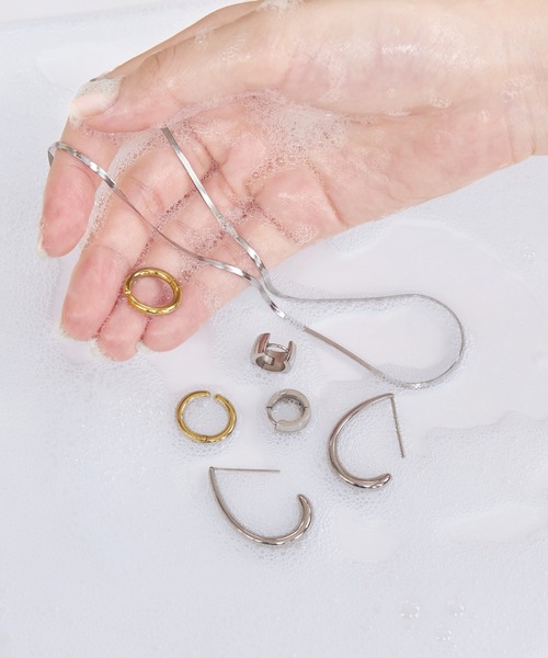 Phoebe（フィービィー）の「【金属アレルギー対応】アーティーラインイヤーカフ/サージカルステンレス（イヤーカフ・レディース・イエローゴールド・FREE）」の9枚目の写真