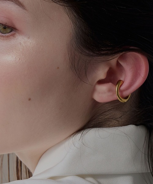 Phoebe（フィービィー）の「【金属アレルギー対応】アーティーラインイヤーカフ/サージカルステンレス（イヤーカフ・レディース・イエローゴールド・FREE）」の12枚目の写真