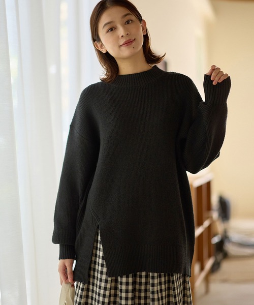 Viola e Viola(ヴィオラエヴィオラ)の「サイドスリットハイネックニット(ニット/セーター・レディース・グリーン/ブルー/グレー/ブラック/パープル/アイボリー・M/LL/L/3L)」の7枚目の写真
