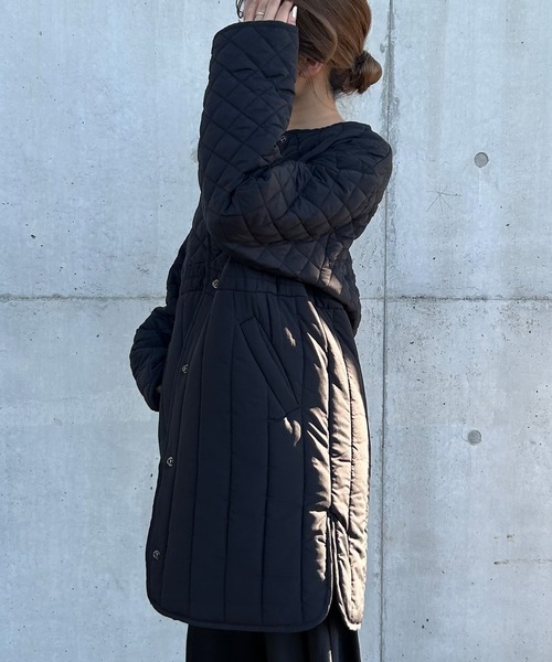 JUNOAH（ジュノア）の「ノーカラーパターンミックスキルティングコート（ノーカラーコート・レディース・カーキ/ライトベージュ/ブラック・X-LARGE/LARGE/MEDIUM）」の5枚目の写真