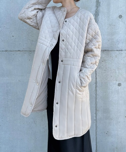 JUNOAH（ジュノア）の「ノーカラーパターンミックスキルティングコート（ノーカラーコート・レディース・カーキ/ライトベージュ/ブラック・X-LARGE/LARGE/MEDIUM）」の8枚目の写真