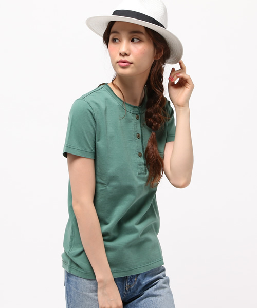 Ray BEAMS（レイビームス）の「◇REMI RELIEF×Ray BEAMS / 別注 ヘンリー ポケット Tシャツ（Tシャツ/カットソー・レディース・オフホワイト/グリーン系その他/ネイビー・ONE SIZE）」の2枚目の写真