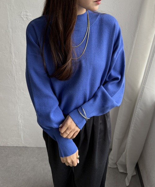 ikka(イッカ)の「【親子コーデ】クリーミーサイドスリットプルオーバー(ニット/セーター・レディース・ブラック/イエロー/グレー/オフホワイト/グリーン/ブルー・M/L/S)」の5枚目の写真