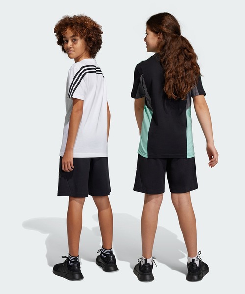 adidas（アディダス）の「フューチャーアイコン ロゴ ショーツ / ハーフパンツ / アディダス adidas（その他パンツ・キッズ・ブラック・130/140/150/160）」の2枚目の写真