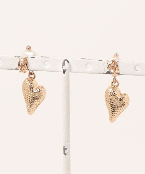 tone(トーン)の「【Cheriange】高鳴る恋心 ピアス(MA)(ピアス(両耳用)・レディース・ホワイト・FREE)」の2枚目の写真