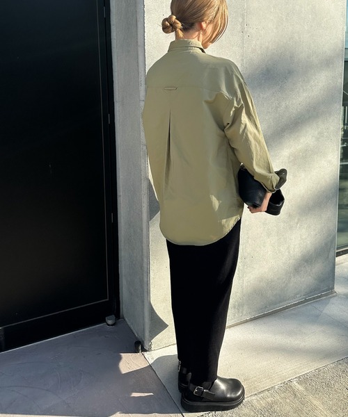 select MOCA by son（セレクトモカバイソン）の「【サイズ展開あり】ワークオーバーサイズシャツ（シャツ/ブラウス・レディース・ライトカーキ/ライトベージュ/ブラック/アイボリー/グレイッシュベージュ・LARGE/MEDIUM）」の16枚目の写真