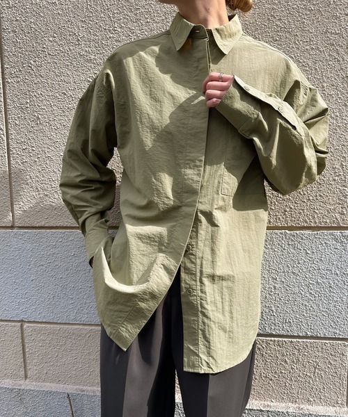 select MOCA by son（セレクトモカバイソン）の「【サイズ展開あり】ワークオーバーサイズシャツ（シャツ/ブラウス・レディース・ライトカーキ/ライトベージュ/ブラック/アイボリー/グレイッシュベージュ・LARGE/MEDIUM）」の21枚目の写真