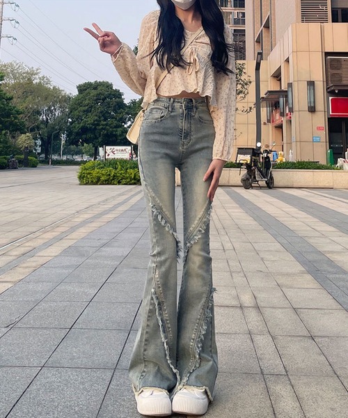 SHEPP(シープ)の「ブラスト加工 フレアブーツカット ダメージフリンジ デニムスキニーパンツ(デニムパンツ・レディース・ブルー/グレー・L/M/S)」の4枚目の写真