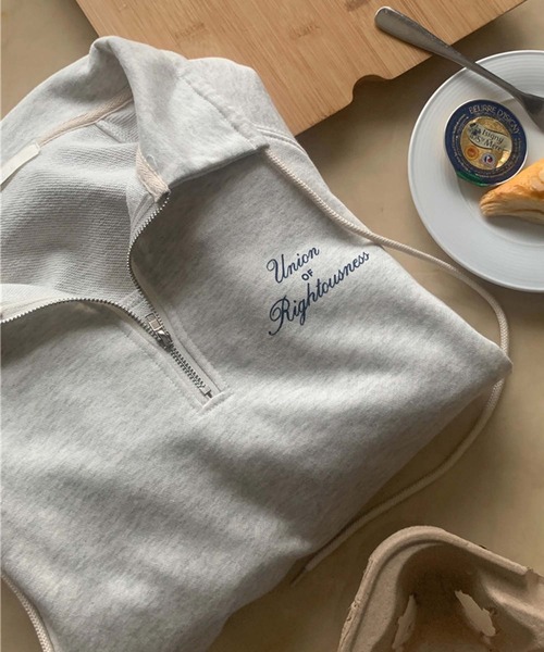 LAFFMO(ラフモ)の「ハーフジップバックプリントプルオーバー(スウェット・レディース・ネイビー/グレー・F)」の9枚目の写真