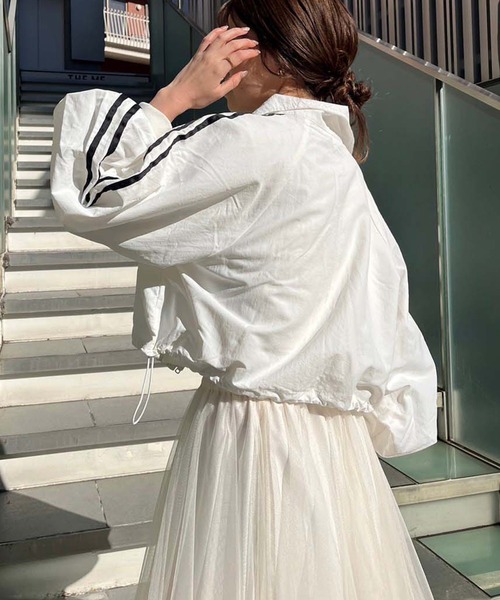 one after another NICE CLAUP（ワンアフターアナザーナイスクラップ）の「<再入荷>サイドラインショートブルゾン【ZOZO限定商品】（ナイロンジャケット・レディース・アイボリー/ブラック/オフホワイト・FREE）」の7枚目の写真