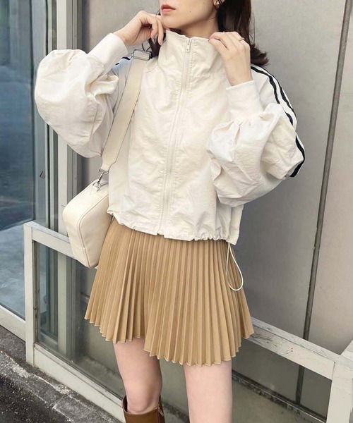 one after another NICE CLAUP（ワンアフターアナザーナイスクラップ）の「<再入荷>サイドラインショートブルゾン【ZOZO限定商品】（ナイロンジャケット・レディース・アイボリー/ブラック/オフホワイト・FREE）」の12枚目の写真