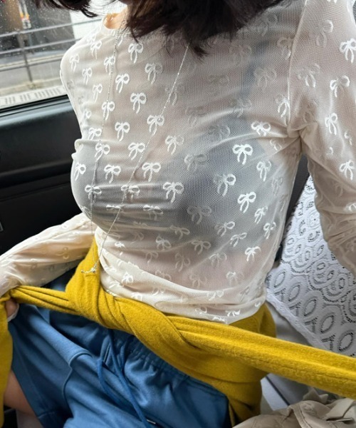 Vipoa(ヴィポア)の「リボンシアートップス(Tシャツ/カットソー・レディース・ホワイト/ブラック・FREE)」の6枚目の写真