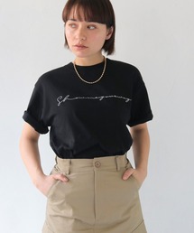 【shemoshelly】WEB限定カリグラフィーロゴTシャツ