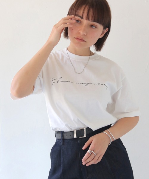 HER CLOSET(ハークローゼット)の「【shemoshelly】WEB限定カリグラフィーロゴTシャツ(Tシャツ/カットソー・レディース・ブラック/ブラック系その他/ホワイト/ホワイト系その他・L/M/S)」の10枚目の写真