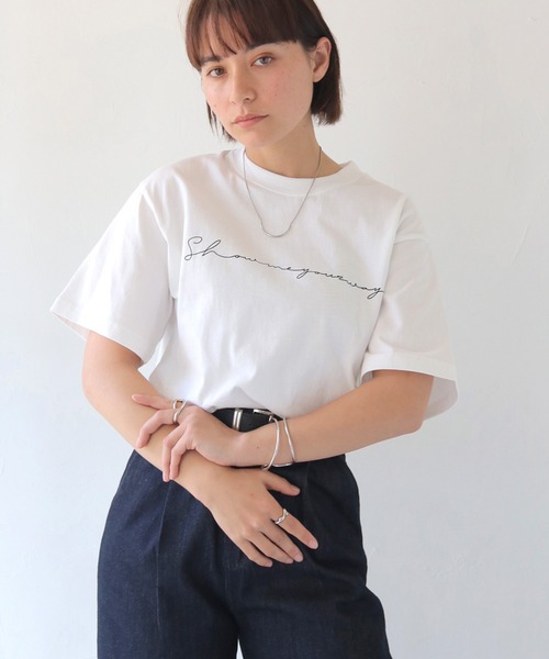 HER CLOSET(ハークローゼット)の「【shemoshelly】WEB限定カリグラフィーロゴTシャツ(Tシャツ/カットソー・レディース・ブラック/ブラック系その他/ホワイト/ホワイト系その他・L/M/S)」の11枚目の写真